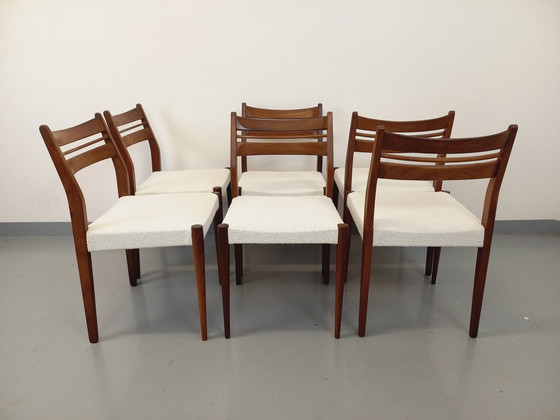 Image 1 of Suite van 6 Vintage Scandinavische Teak en Bouclette Stoffen Stoelen Uit De Jaren 60