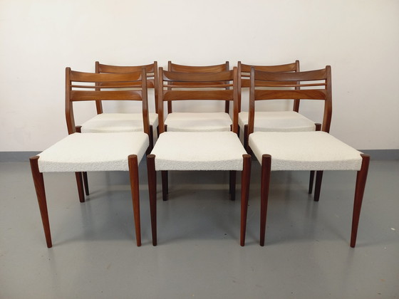 Image 1 of Suite van 6 Vintage Scandinavische Teak en Bouclette Stoffen Stoelen Uit De Jaren 60