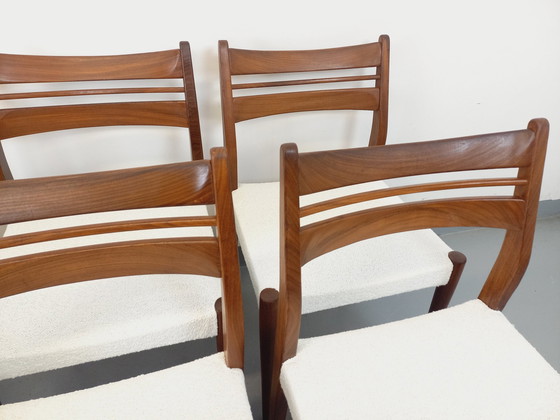 Image 1 of Suite van 6 Vintage Scandinavische Teak en Bouclette Stoffen Stoelen Uit De Jaren 60