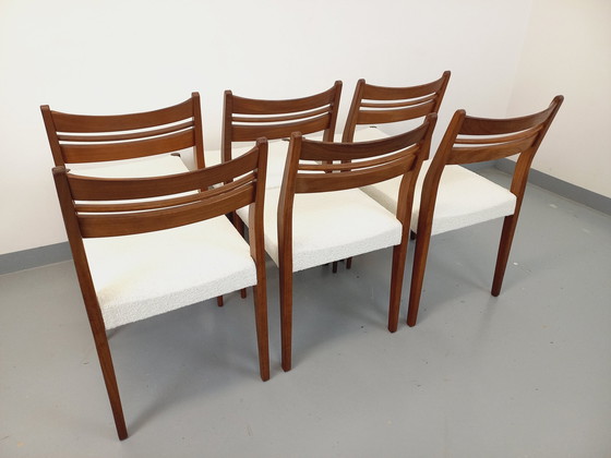 Image 1 of Suite van 6 Vintage Scandinavische Teak en Bouclette Stoffen Stoelen Uit De Jaren 60