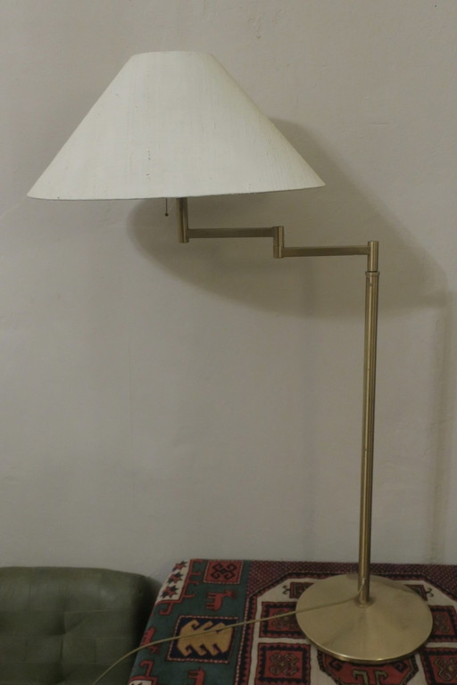 Multi-instelbare zwenkarm vloerlamp in messing van Walter von Nessen, VS, 1960