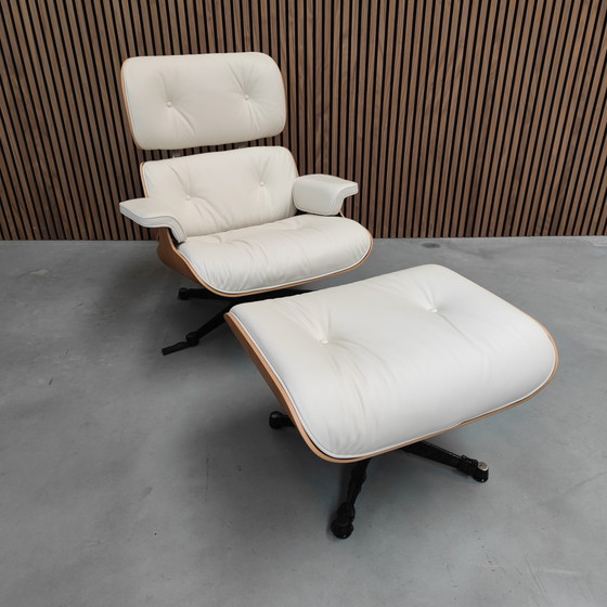 Image 1 of Vitra Eames Lounge chair