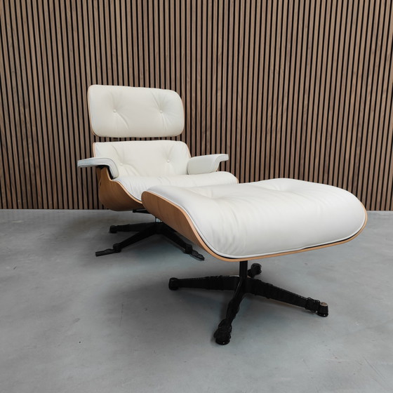 Image 1 of Vitra Eames Lounge chair