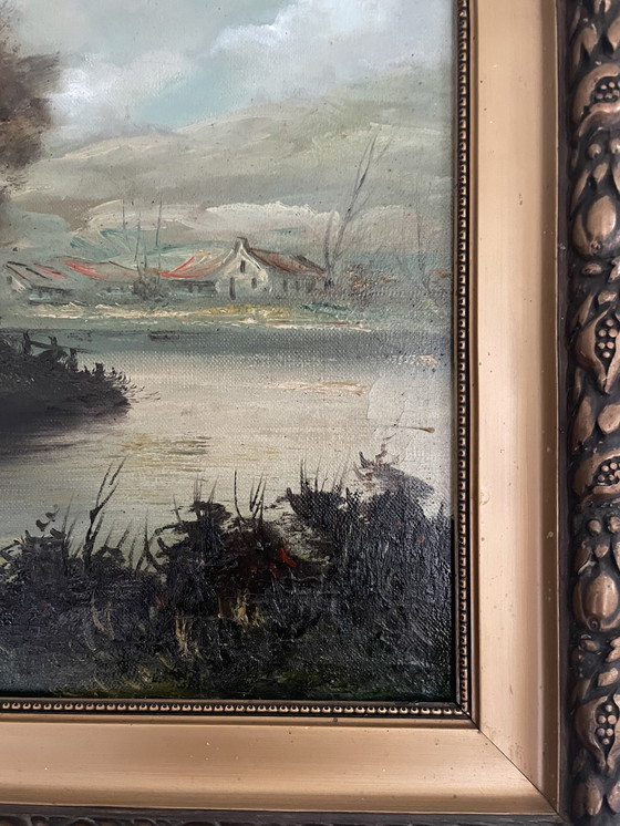 Image 1 of Schilderij Van Boerderij Aan Het Water Met Warme Kleuren En Mooie Originele Lijst