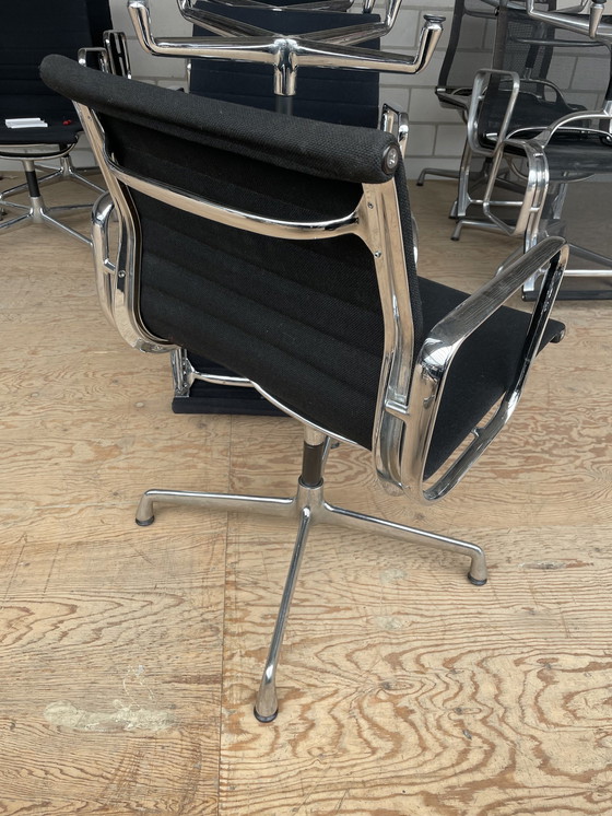 Image 1 of Vitra Eames Ea108 Zwart Hopsak/Chroom