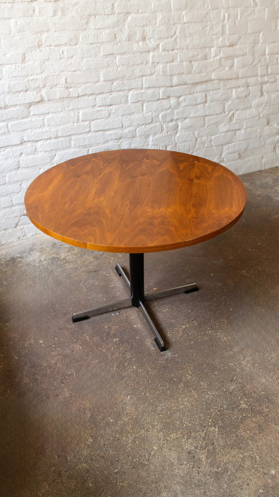 Image 1 of Vintage ronde houten salontafel