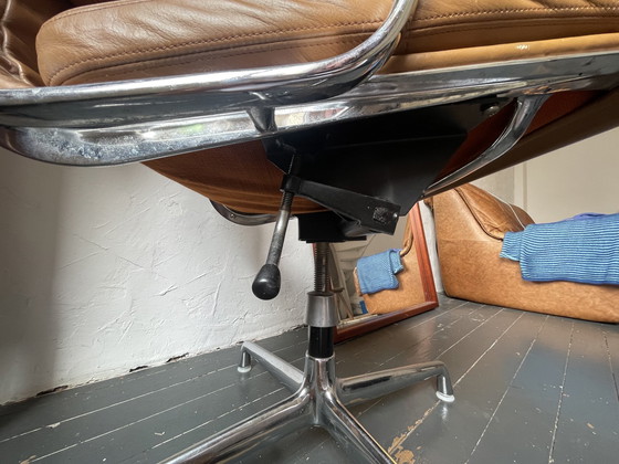 Image 1 of Eames bureau stoel Ea217