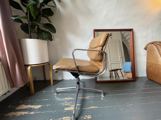 Image 1 of Eames bureau stoel Ea217