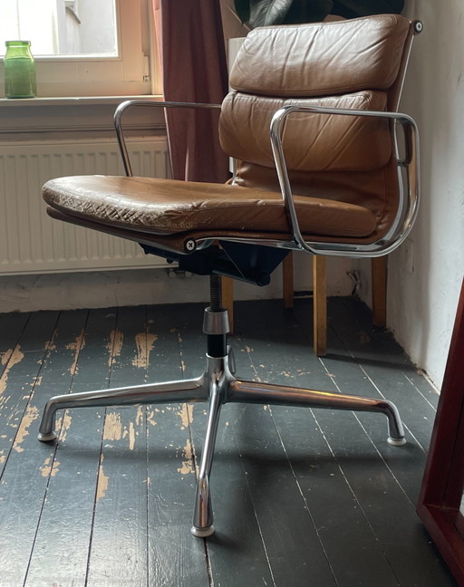 Eames bureau stoel Ea217