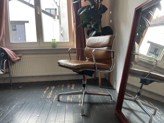 Image 1 of Eames bureau stoel Ea217