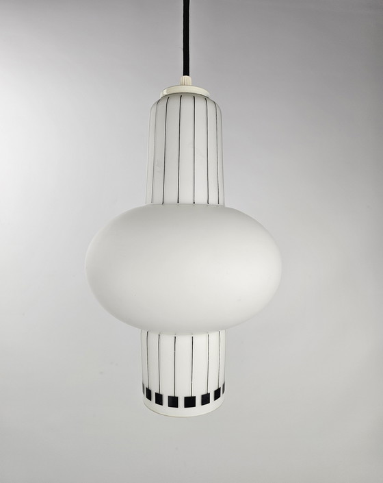 Image 1 of Melkglazen Hanglamp Met Zwarte Lijnen En Vormen