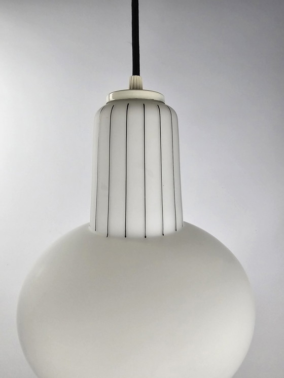 Image 1 of Melkglazen Hanglamp Met Zwarte Lijnen En Vormen