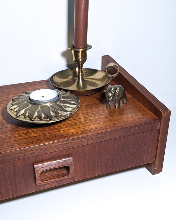 Image 1 of Mid Century Zwevend Wandkastje