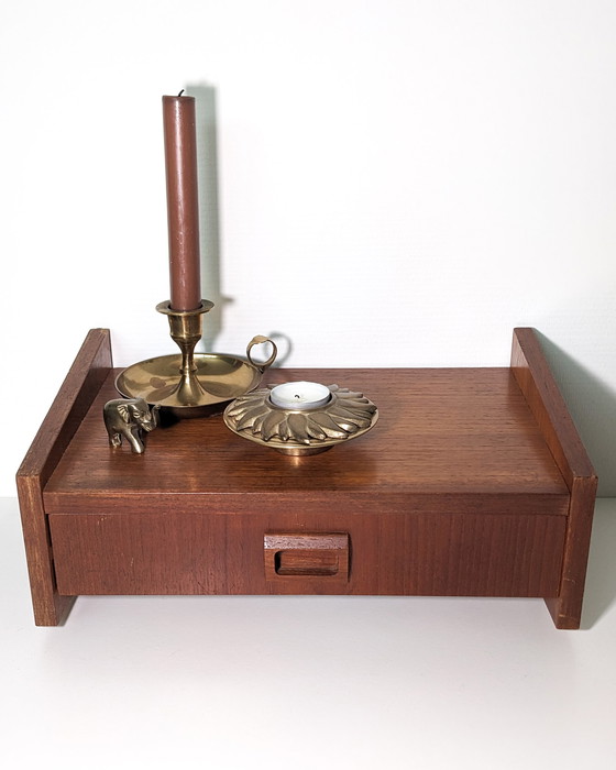 Image 1 of Mid Century Zwevend Wandkastje