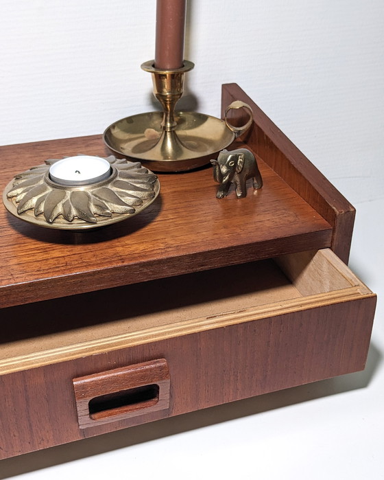 Image 1 of Mid Century Zwevend Wandkastje