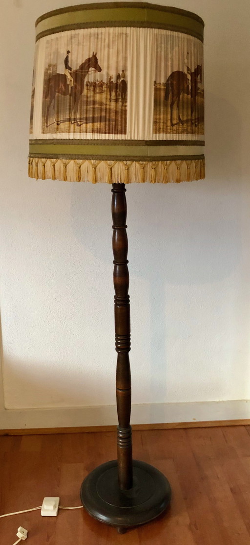 Vintage Staande Lamp Met Zijden Lampenkap Met Paarden