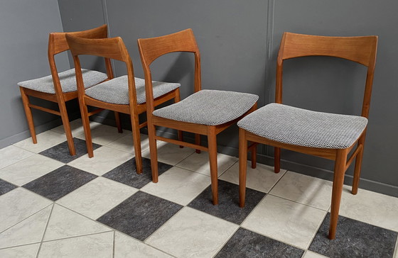 Image 1 of set van 6 teakhouten eetkamerstoelen van Henning Kjaernulf 1960