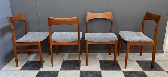 Image 1 of set van 6 teakhouten eetkamerstoelen van Henning Kjaernulf 1960