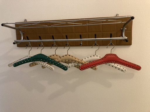 Wand Kapstok Jaren 50 Met 6 Vintage Hangers