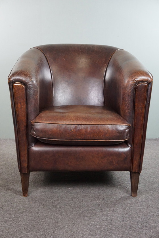 Image 1 of Donkere schapenleren clubfauteuil, strak design