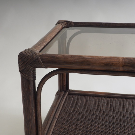 Image 1 of Rotan bijzettafel met glazen blad