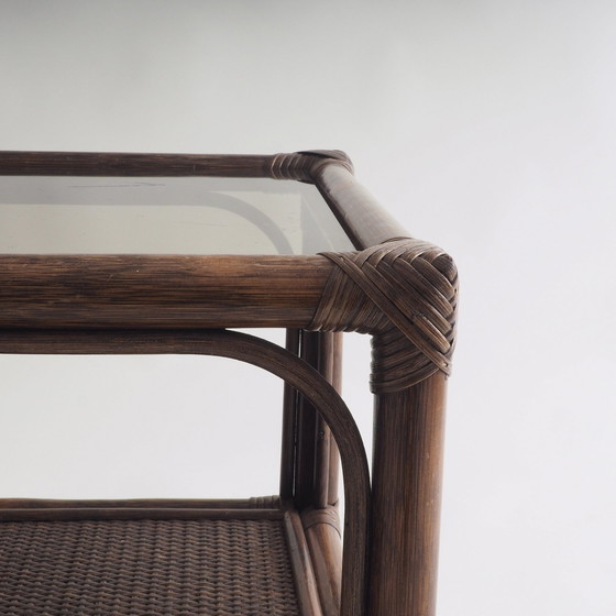 Image 1 of Rotan bijzettafel met glazen blad