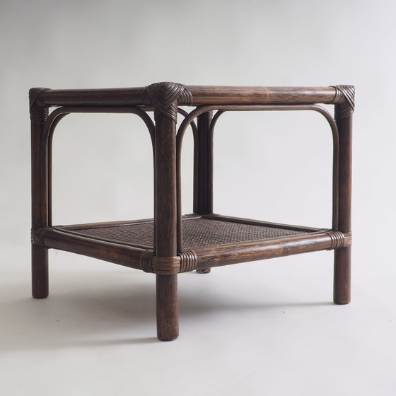 Image 1 of Rotan bijzettafel met glazen blad
