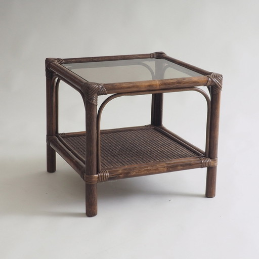 Rotan bijzettafel met glazen blad