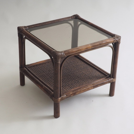 Image 1 of Rotan bijzettafel met glazen blad