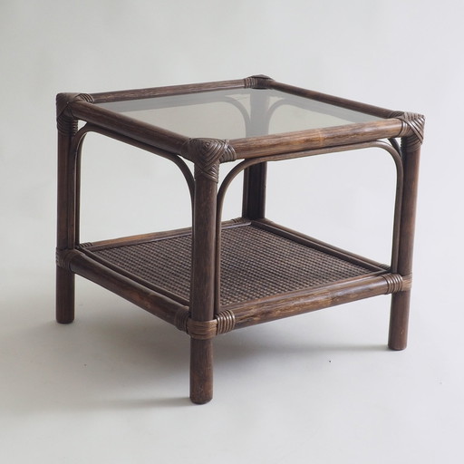 Rotan bijzettafel met glazen blad