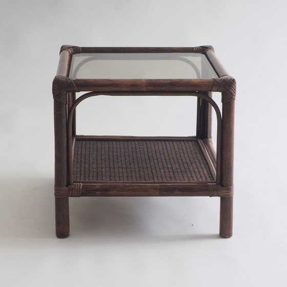 Image 1 of Rotan bijzettafel met glazen blad