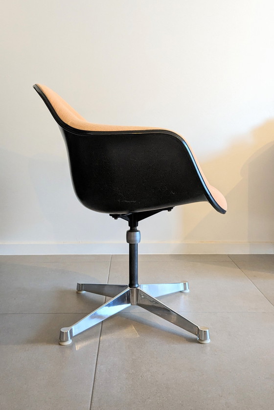 Image 1 of Herman Miller Eames glasvezel kuip armleunstoel PAC