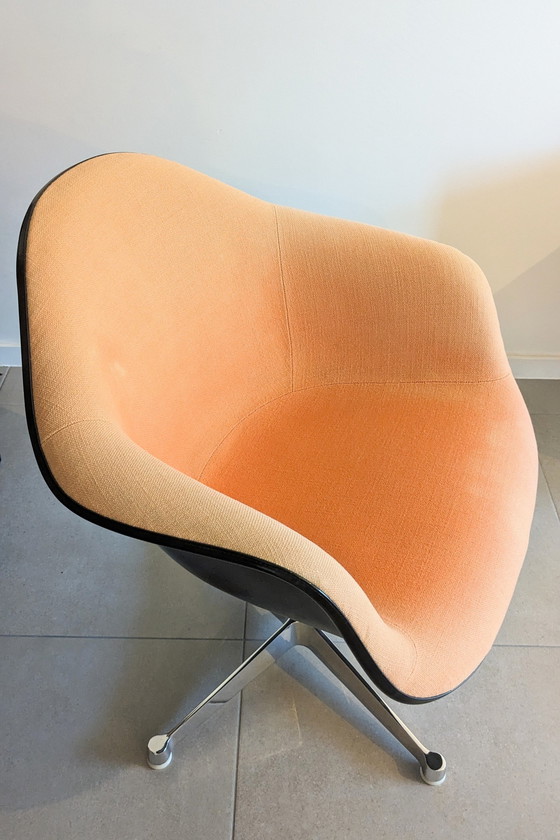 Image 1 of Herman Miller Eames glasvezel kuip armleunstoel PAC