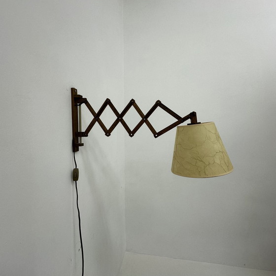 Image 1 of Vintage teakhouten schaar wandlamp , jaren 1960