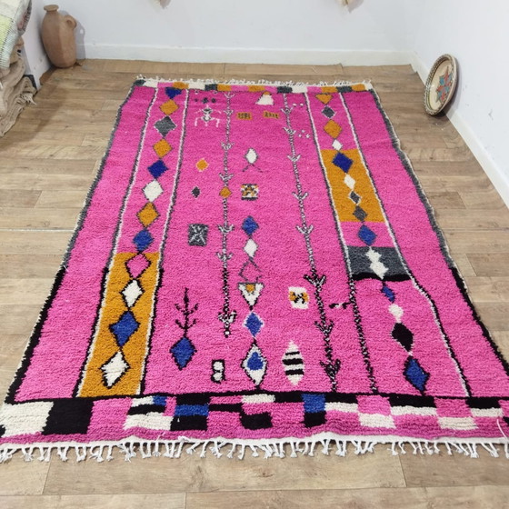 Image 1 of Handgewebter Rosa Und Weißer Berber-Teppich Aus Naturwolle - Handgemaakt Roze En Wit Berber Tapijt Van Natuurlijke Wol