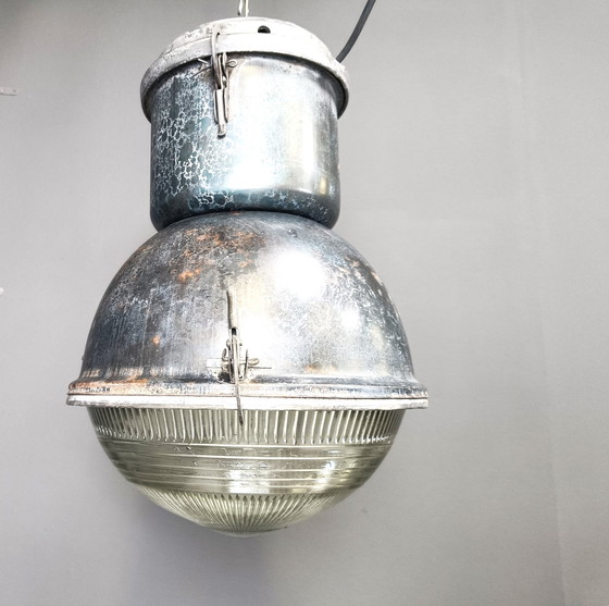 Image 1 of Industriële 'Bal' Lampen met Glas, jaren 1930