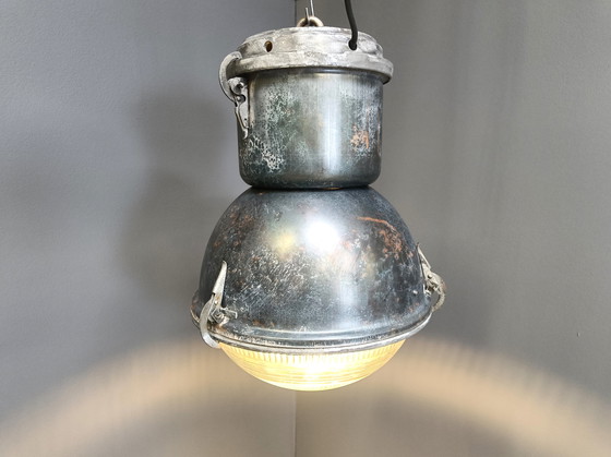 Image 1 of Industriële 'Bal' Lampen met Glas, jaren 1930