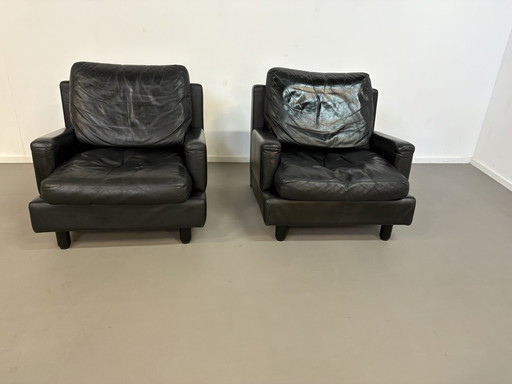 2 x Zeldzame zwart lederen Artifort fauteuils