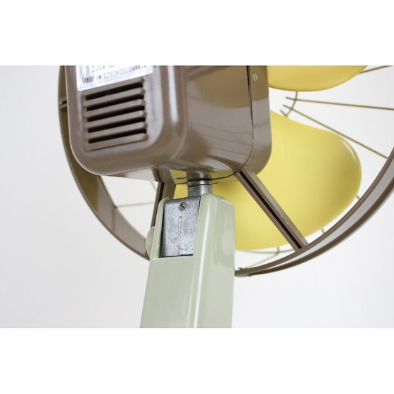 Image 1 of Vintage plastic en metalen tafelventilator van Strojsmalt, Tsjecho-Slowakije 1950
