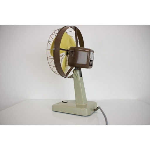 Vintage plastic en metalen tafelventilator van Strojsmalt, Tsjecho-Slowakije 1950