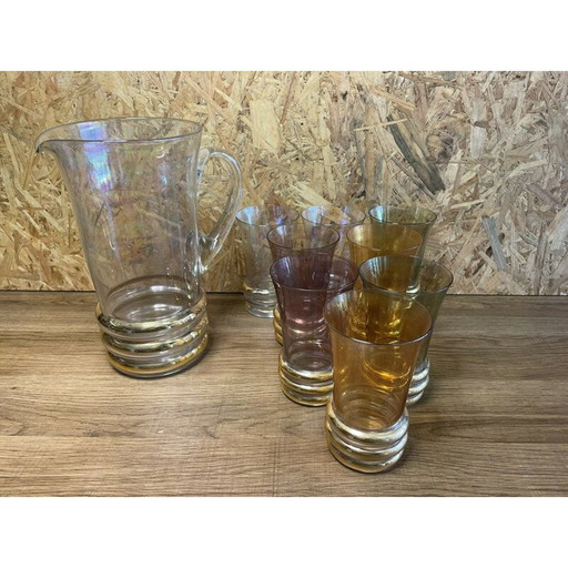 Set van kruik en 8 vintage gouden glazen