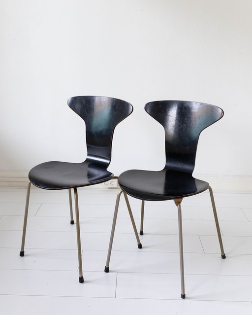 Set Van Twee Arne Jacobsen Mosquito Eetkamerstoelen