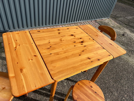 Image 1 of Vintage eettafel met stoelen en krukje