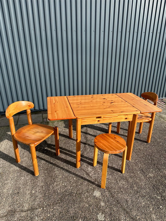 Image 1 of Vintage eettafel met stoelen en krukje