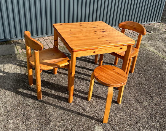 Image 1 of Vintage eettafel met stoelen en krukje