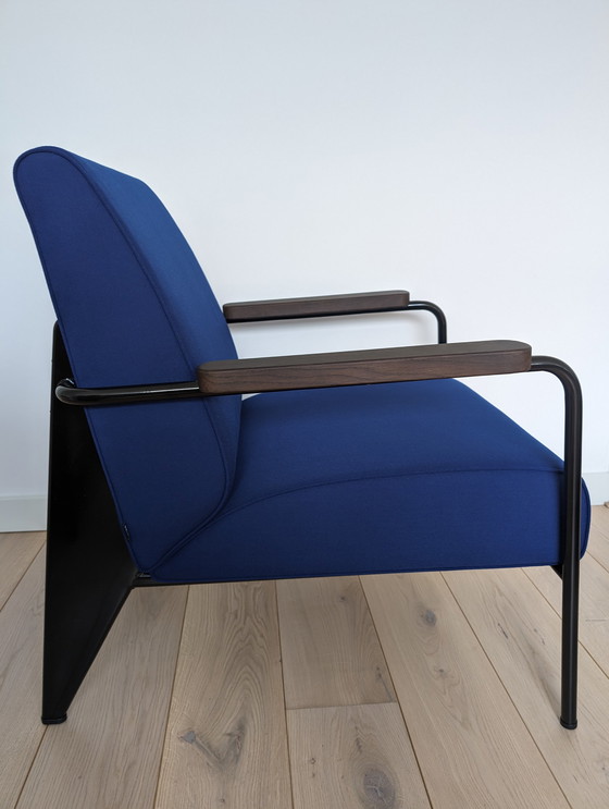 Image 1 of Jean Prouvé Fauteuil de Salon Vitra