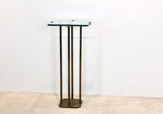 Image 1 of Minimalistische Peter Ghyczy Messing en glazen kolomtafel