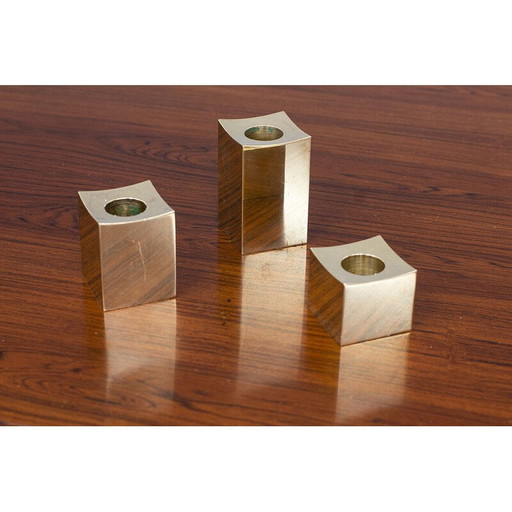 Set van 12 vintage kubusvormige massief messing kandelaars voor Gusum Metallslöjden, Zweden 1980
