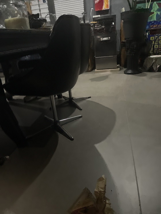 Image 1 of Lederen Vintage Draaistoelen