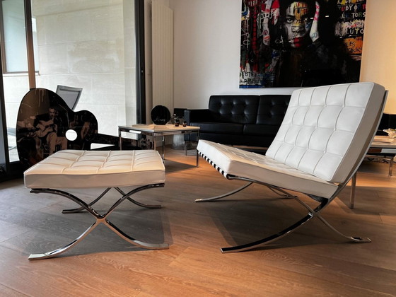 Image 1 of Knoll Set Barcelona Nieuw-Nooit Gebruikt Wit Leer Ontwerp L. Mies Van Der Rohe En Lilly Reich 1929